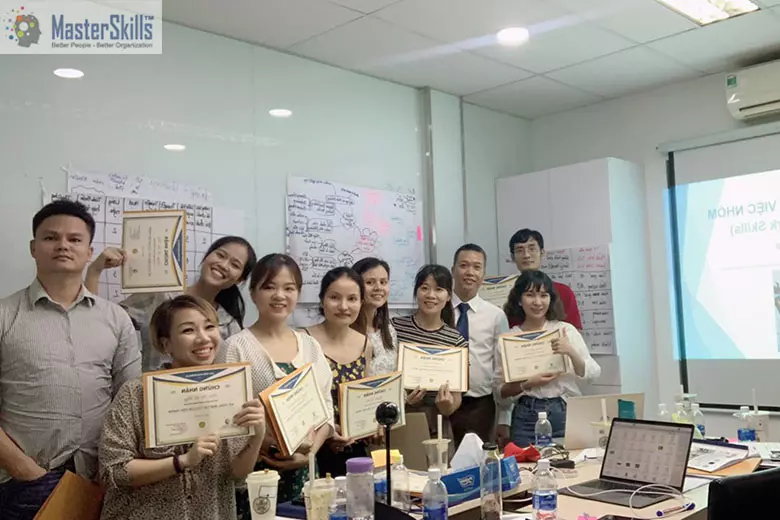 Tinh Thần Đồng Đội & Làm Việc Nhóm - Công Ty Ant Farm VietNam – Tp